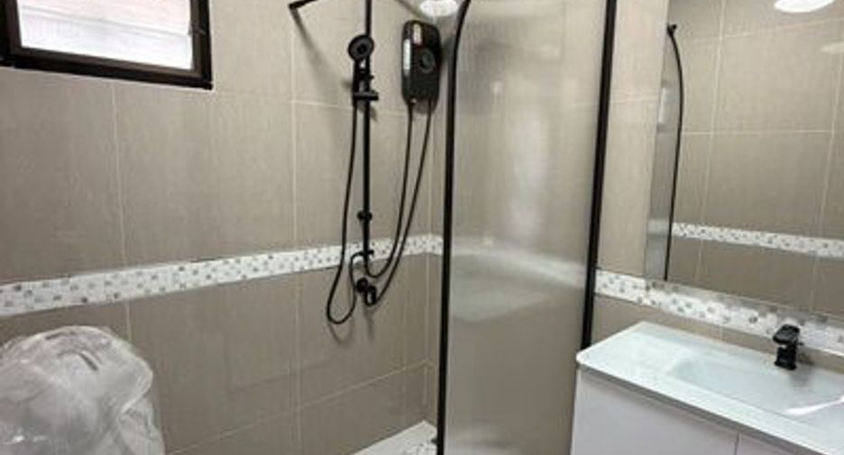 For rent 3 bedrooms villa in Bang Lamung, Chonburi