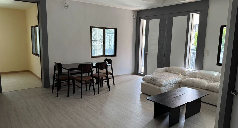 For rent 3 bedrooms villa in Bang Lamung, Chonburi