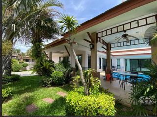 For rent 4 bedrooms villa in Bang Lamung, Chonburi