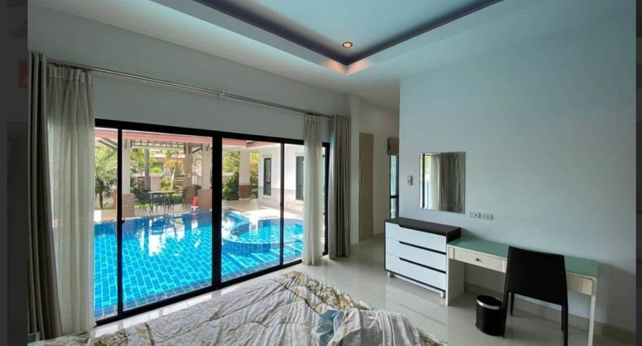 For rent 4 bedrooms villa in Huay Yai, Pattaya