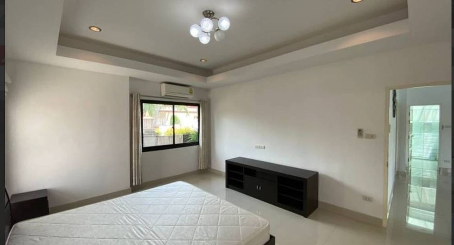 For rent 4 bedrooms villa in Huay Yai, Pattaya