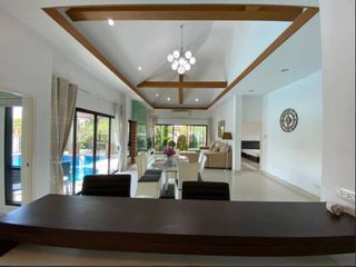 For rent 4 bedrooms villa in Bang Lamung, Chonburi