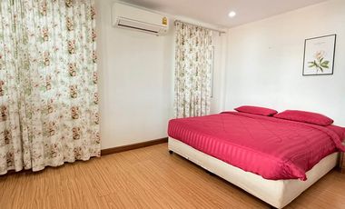 À louer et à vendre 4 chambres villa à Bang Lamung, Chonburi
