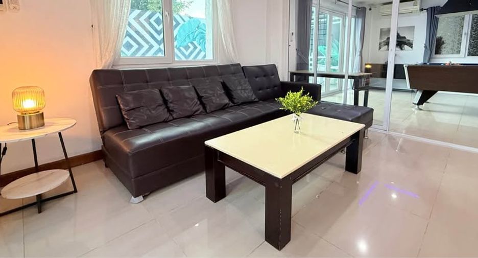 À louer et à vendre 4 chambres villa à Bang Lamung, Chonburi