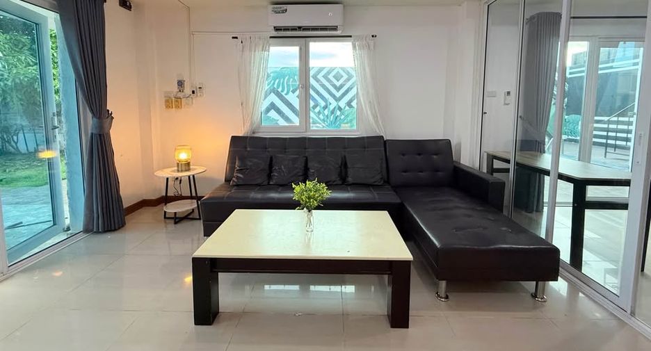 À louer et à vendre 4 chambres villa à Bang Lamung, Chonburi