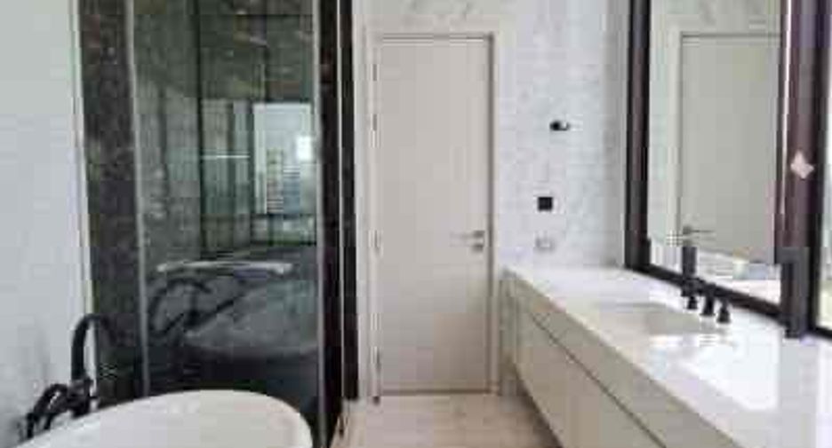 For sale 3 ベッドルーム condo in Pathum Wan, Bangkok