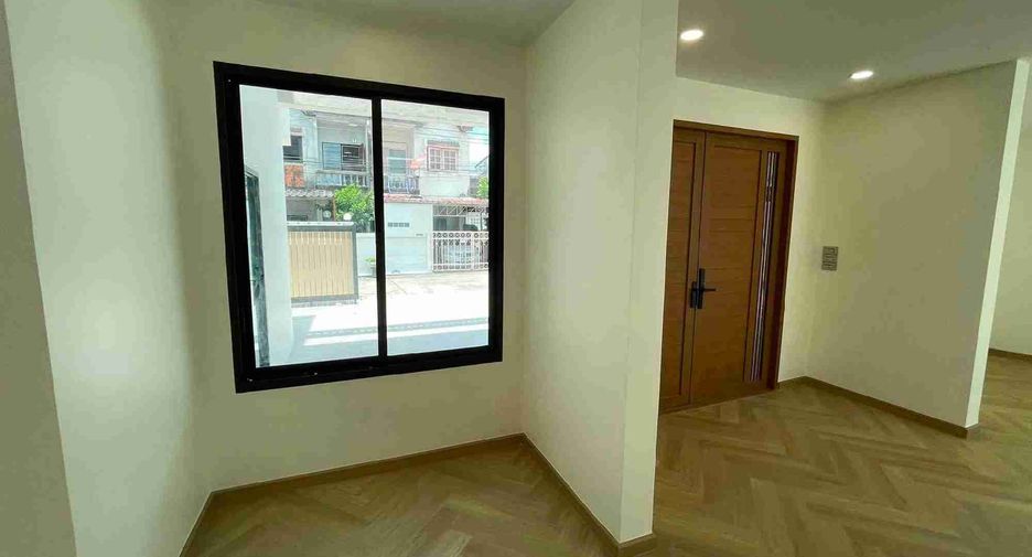 À vendre 3 chambres maison à Wang Thonglang, Bangkok