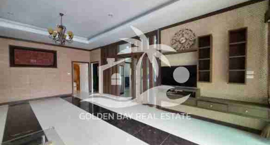 For rent 4 bedrooms house in Huay Yai, Pattaya