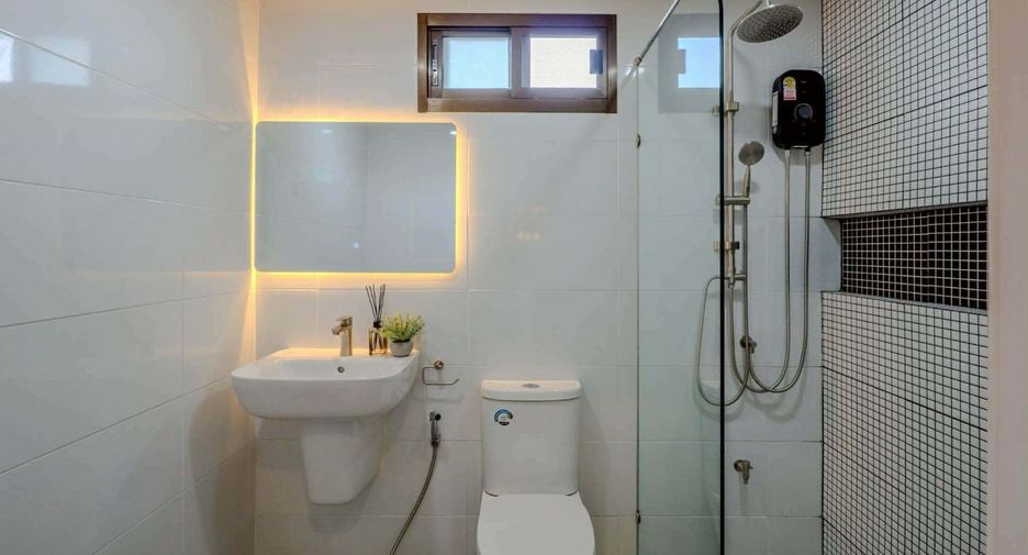 For sale 4 bedrooms townhouse in Suan Luang, Bangkok