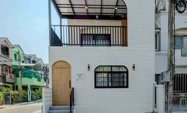 For sale 4 bedrooms townhouse in Suan Luang, Bangkok