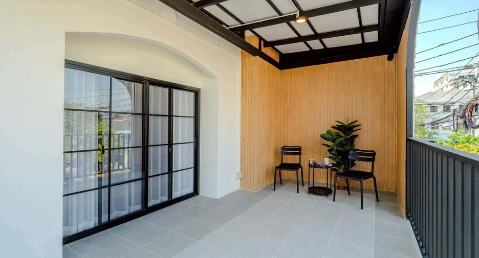 For sale 4 bedrooms townhouse in Suan Luang, Bangkok