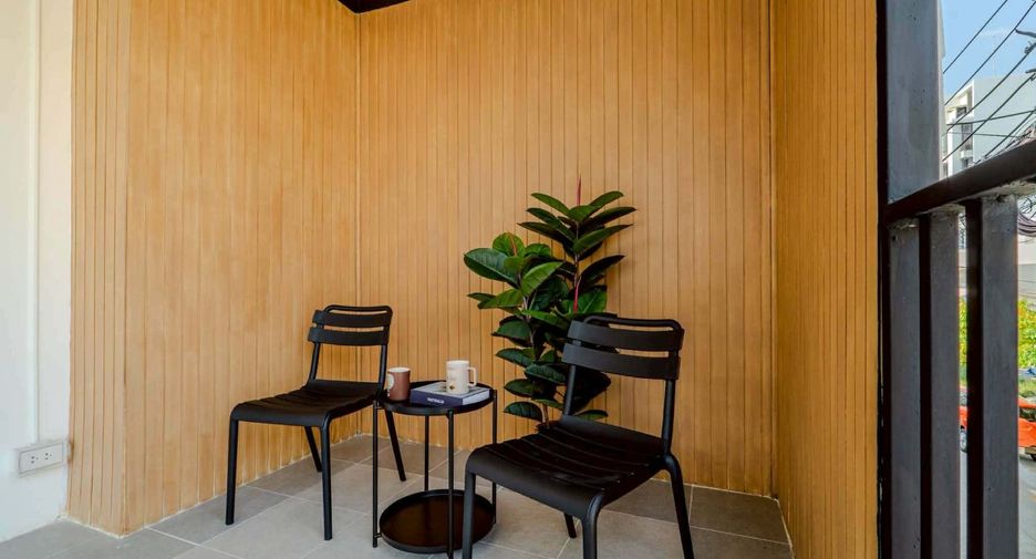 For sale 4 bedrooms townhouse in Suan Luang, Bangkok