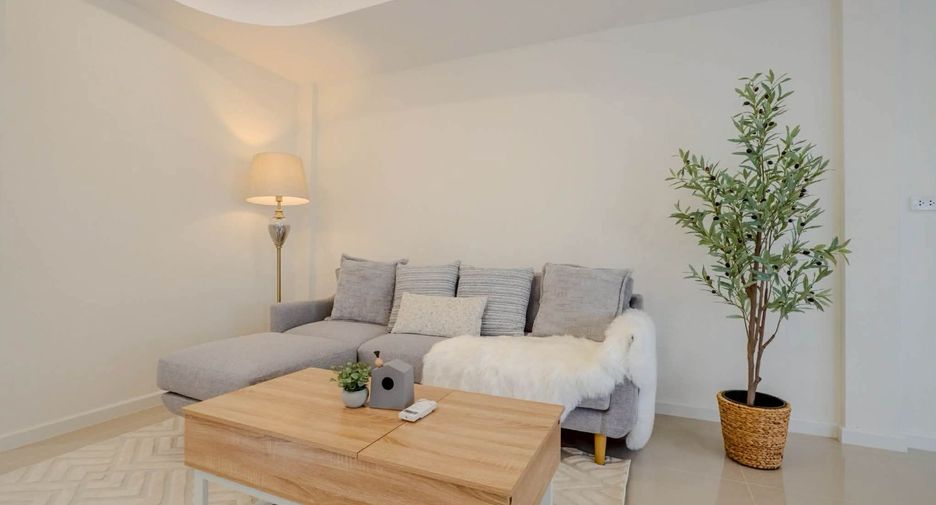 For sale 4 bedrooms townhouse in Suan Luang, Bangkok