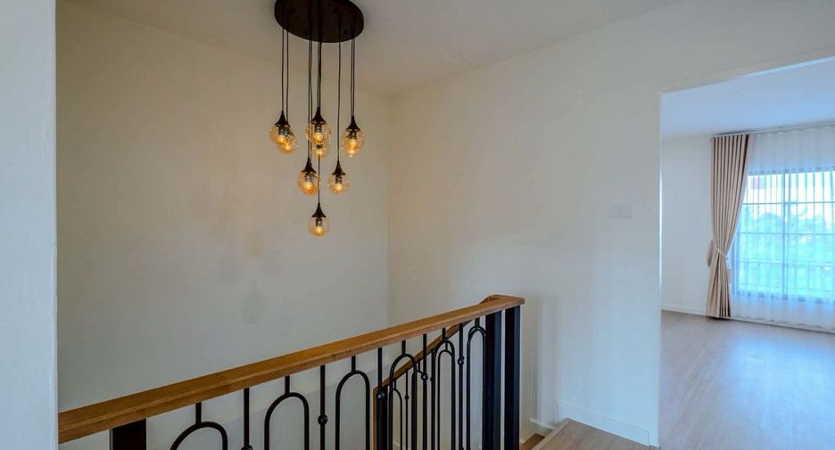 For sale 4 bedrooms townhouse in Suan Luang, Bangkok