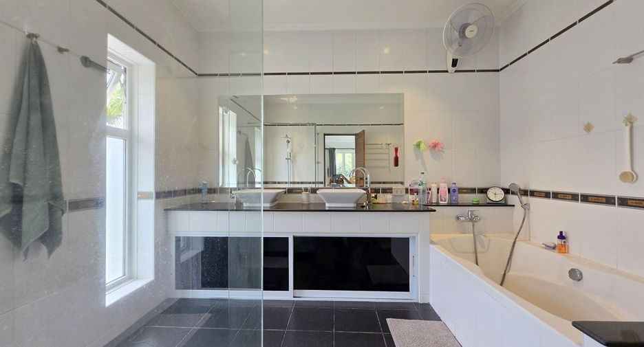 For sale 4 bedrooms house in Bang Lamung, Chonburi