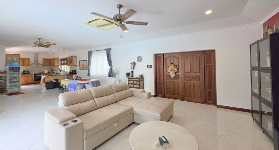 For sale 4 bedrooms house in Bang Lamung, Chonburi