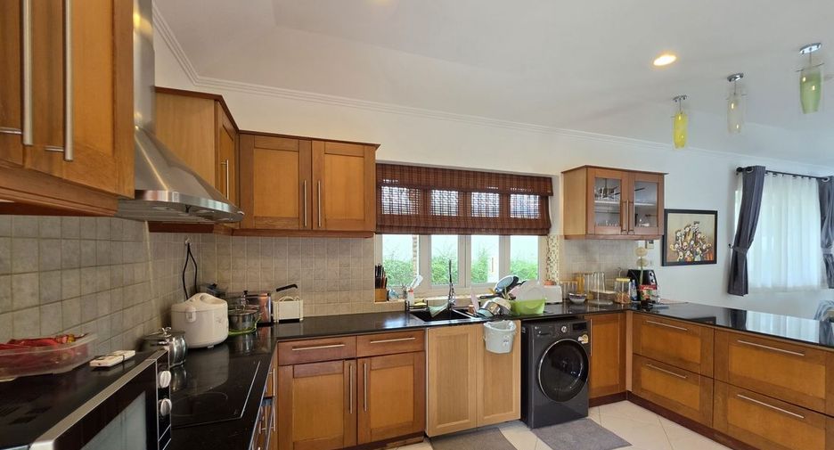 For sale 4 bedrooms house in Bang Lamung, Chonburi