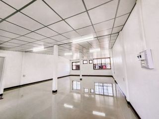 For rent 3 bedrooms house in Khlong Toei, Bangkok