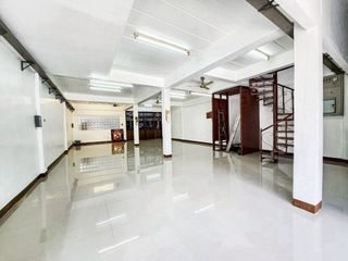 For rent 3 bedrooms house in Khlong Toei, Bangkok