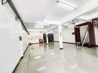 For rent 3 bedrooms house in Khlong Toei, Bangkok