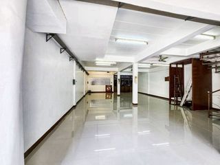For rent 3 bedrooms house in Khlong Toei, Bangkok