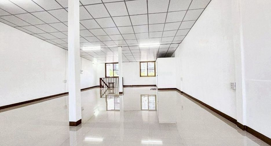 For rent 3 bedrooms house in Khlong Toei, Bangkok