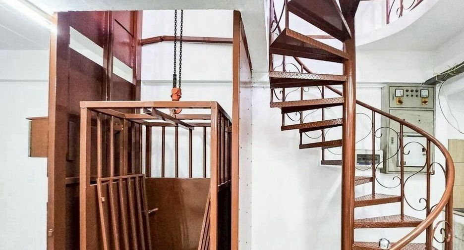 For rent 3 bedrooms house in Khlong Toei, Bangkok