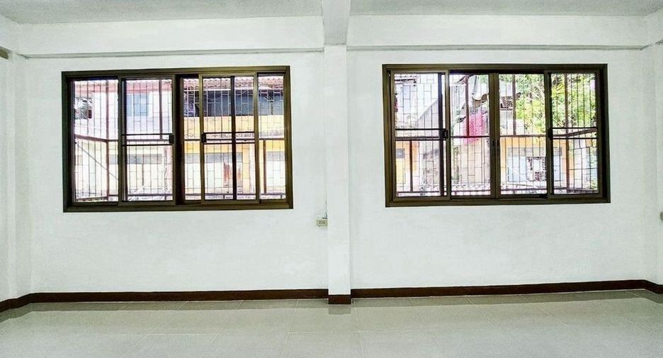 For rent 3 bedrooms house in Khlong Toei, Bangkok