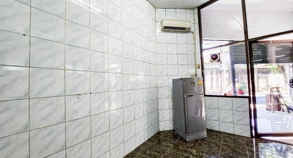 For rent 3 bedrooms house in Khlong Toei, Bangkok
