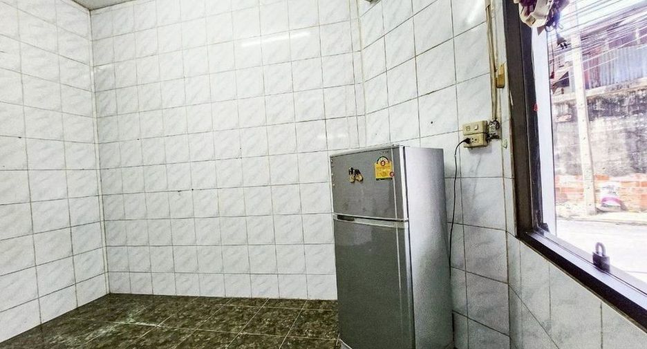 For rent 3 bedrooms house in Khlong Toei, Bangkok