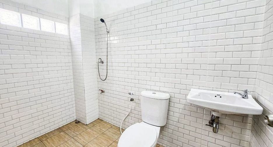For rent 3 bedrooms house in Khlong Toei, Bangkok