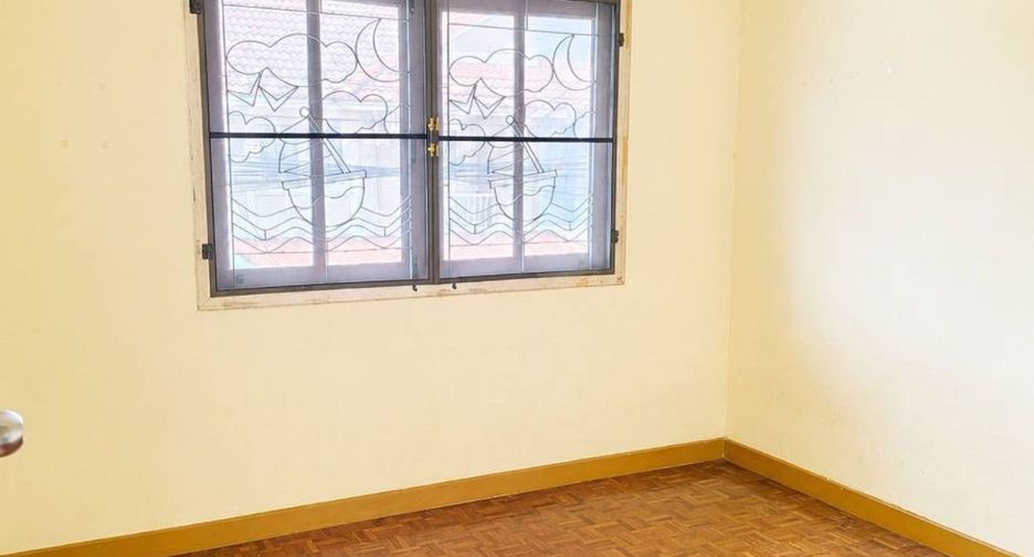 For sale 3 bedrooms townhouse in Khlong Luang, Pathum Thani