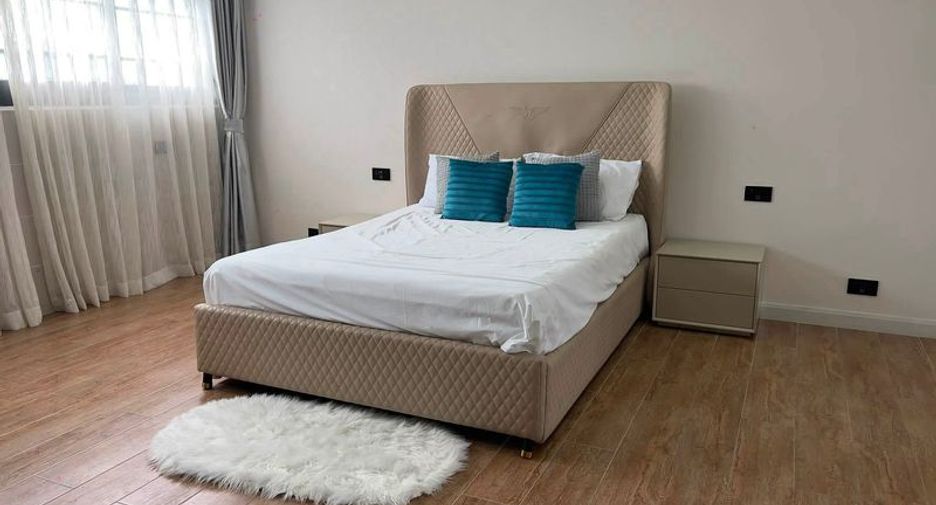 For sale 5 bedrooms house in Bang Lamung, Chonburi