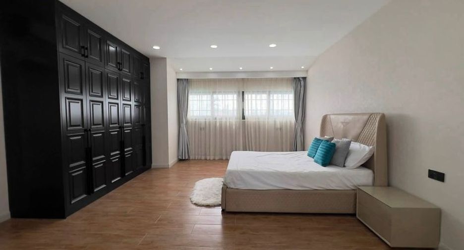 For sale 5 bedrooms house in Bang Lamung, Chonburi