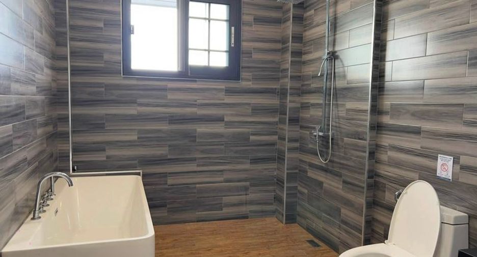 For sale 5 bedrooms house in Bang Lamung, Chonburi
