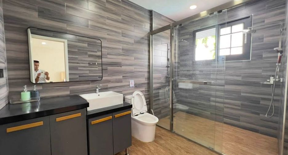 For sale 5 bedrooms house in Bang Lamung, Chonburi