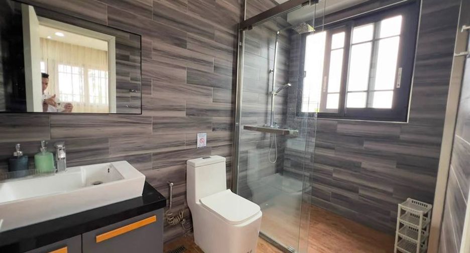 For sale 5 bedrooms house in Bang Lamung, Chonburi