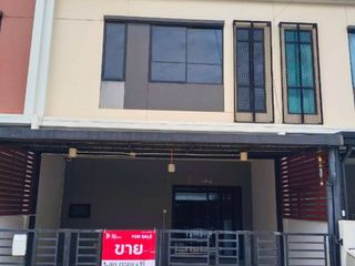 Casa adosada en venta de 4 habitaciones en Krathum Baen, Samut Sakhon