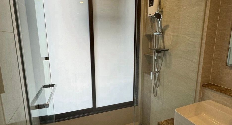 For sale 1 bed condo in Khlong Toei, Bangkok