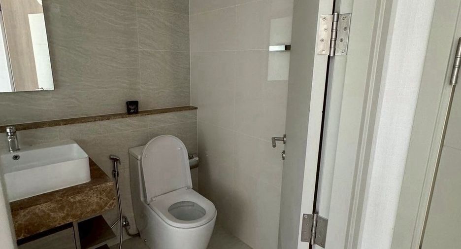 For sale 1 bed condo in Khlong Toei, Bangkok