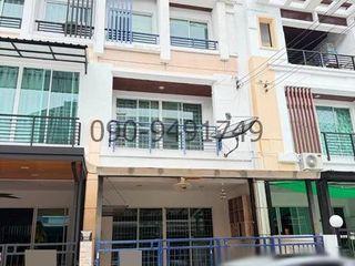 For rent 3 bedrooms townhouse in Phasi Charoen, Bangkok