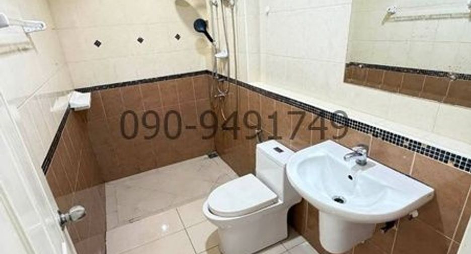 For rent 3 bedrooms townhouse in Phasi Charoen, Bangkok