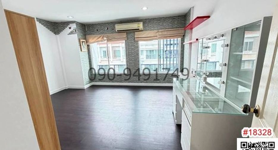 For rent 3 bedrooms townhouse in Phasi Charoen, Bangkok