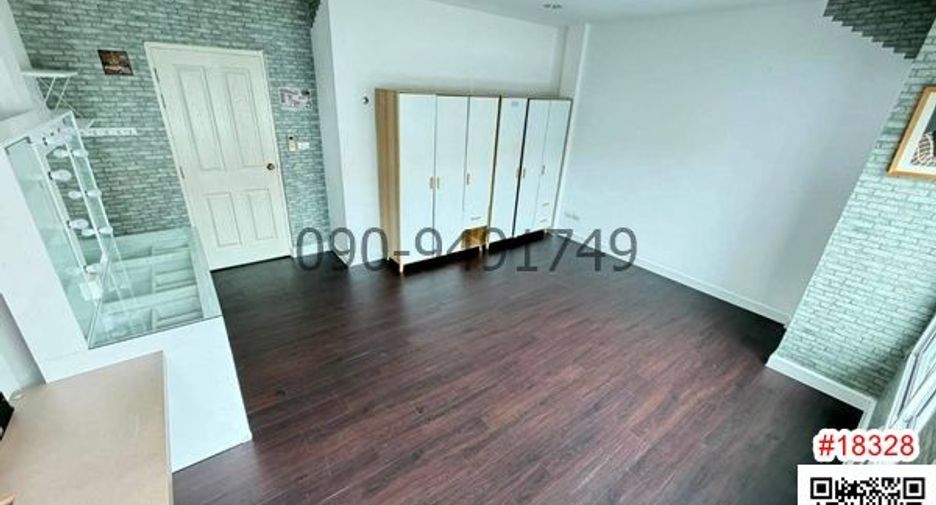 For rent 3 bedrooms townhouse in Phasi Charoen, Bangkok