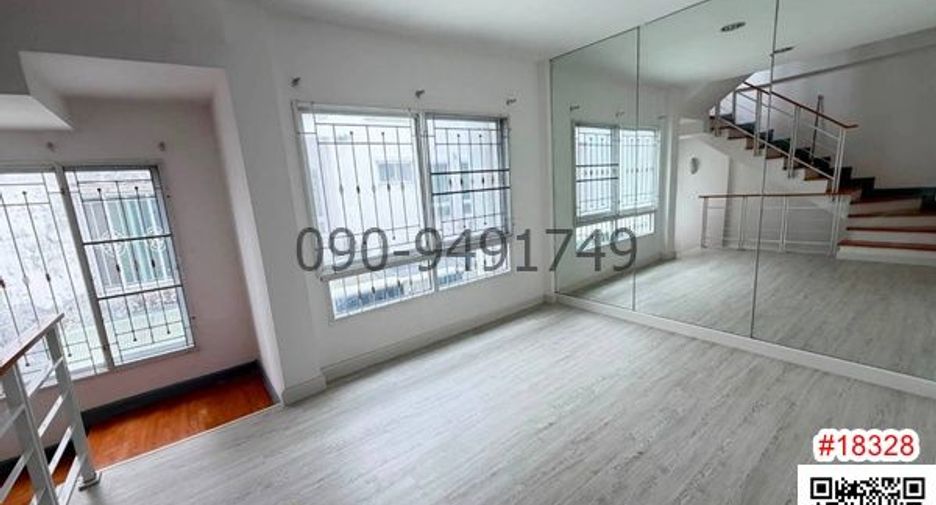 For rent 3 bedrooms townhouse in Phasi Charoen, Bangkok