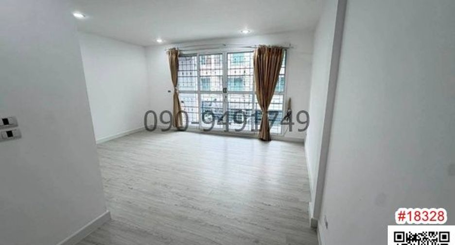 For rent 3 bedrooms townhouse in Phasi Charoen, Bangkok