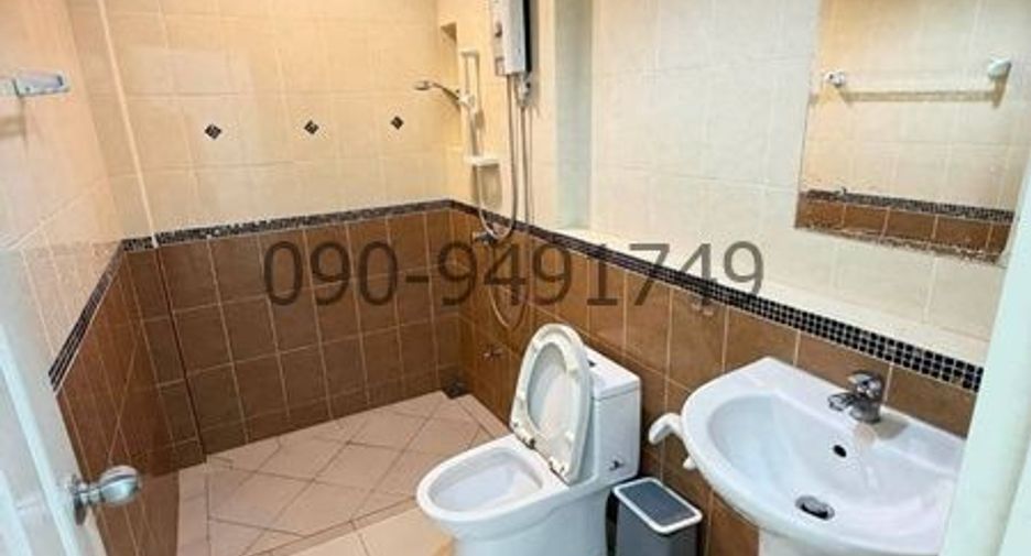 For rent 3 bedrooms townhouse in Phasi Charoen, Bangkok
