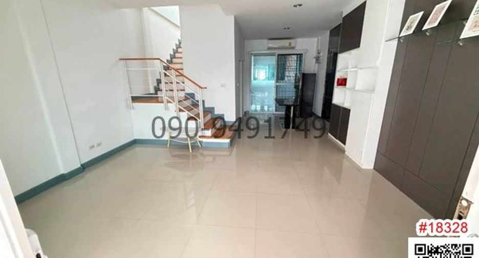 For rent 3 bedrooms townhouse in Phasi Charoen, Bangkok