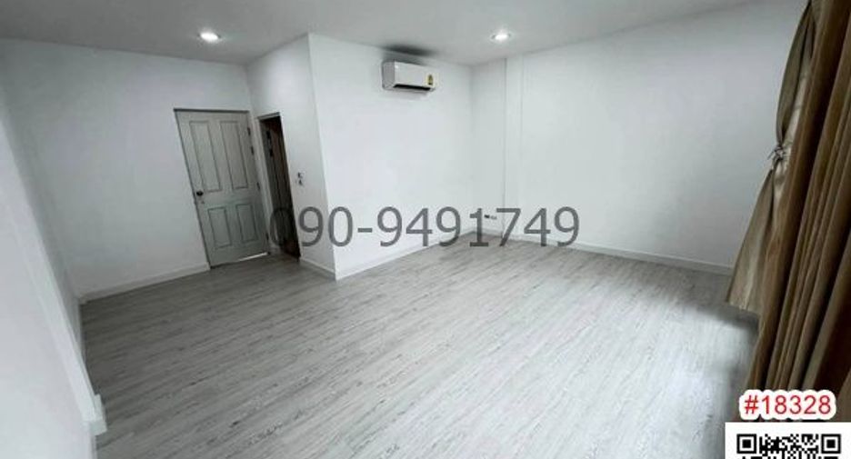 For rent 3 bedrooms townhouse in Phasi Charoen, Bangkok