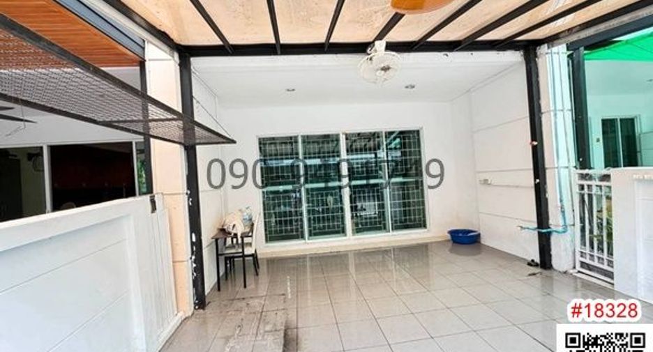 For rent 3 bedrooms townhouse in Phasi Charoen, Bangkok